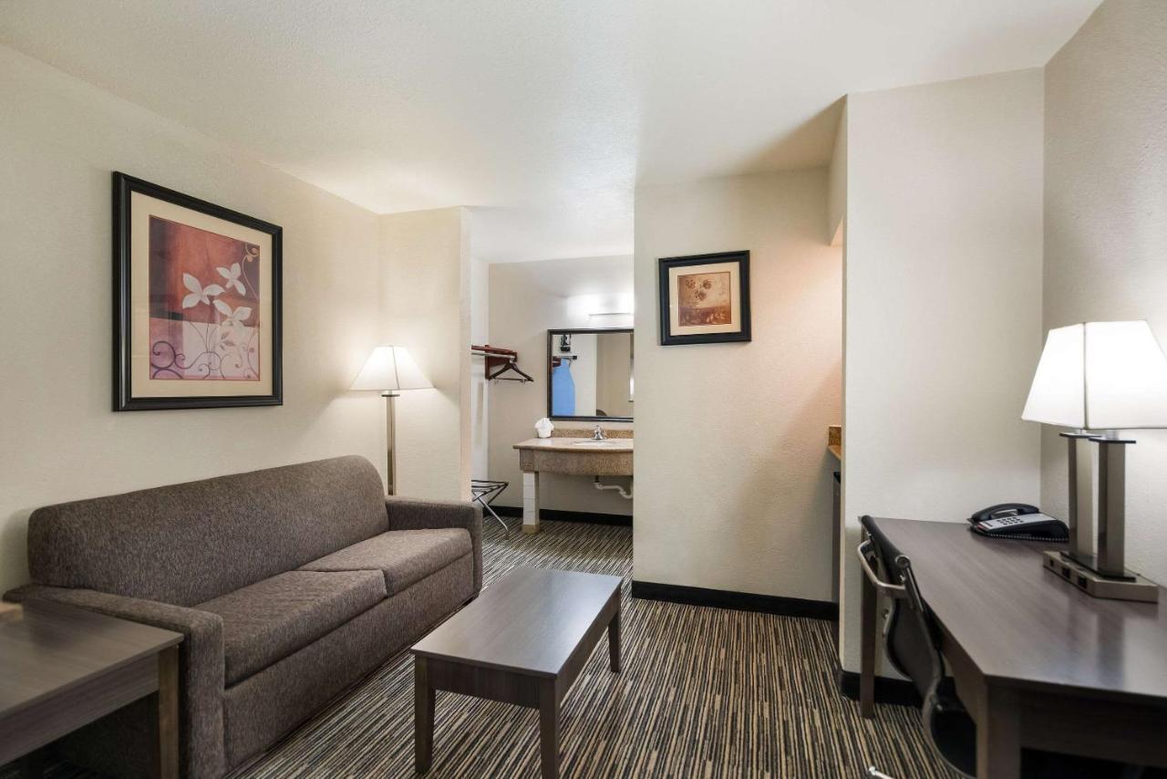 Quality Inn & Suites Lufkin Exterior photo