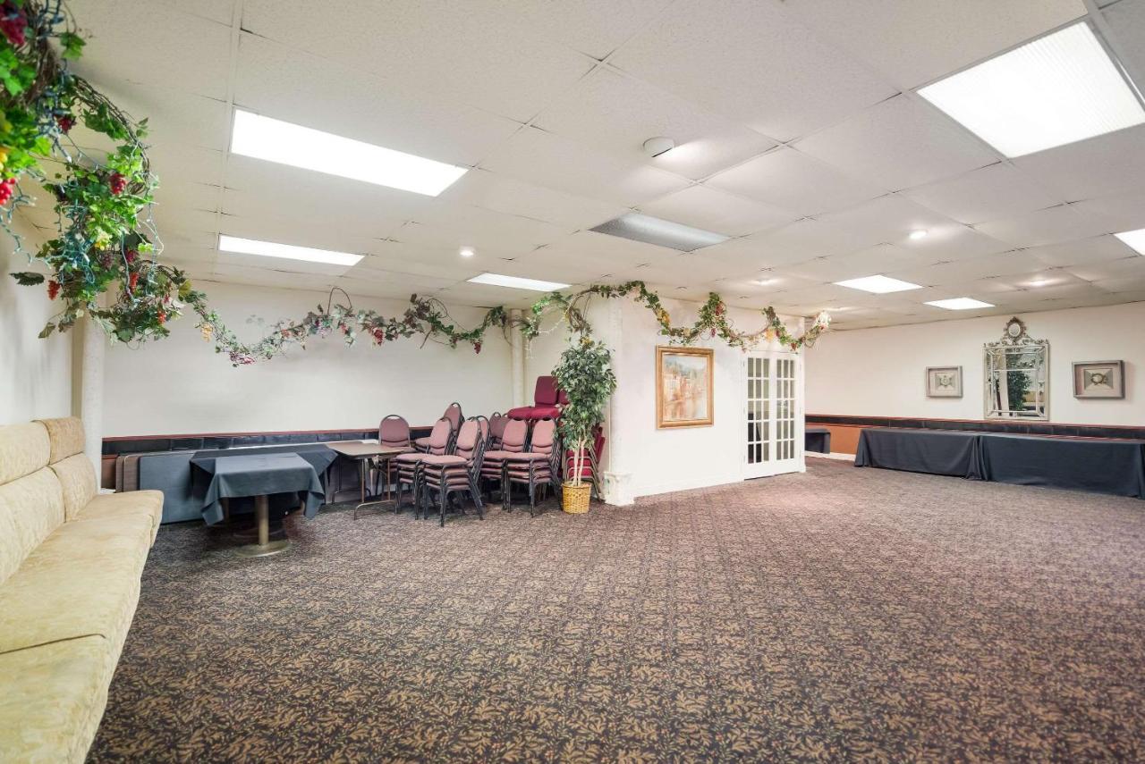 Quality Inn & Suites Lufkin Exterior photo
