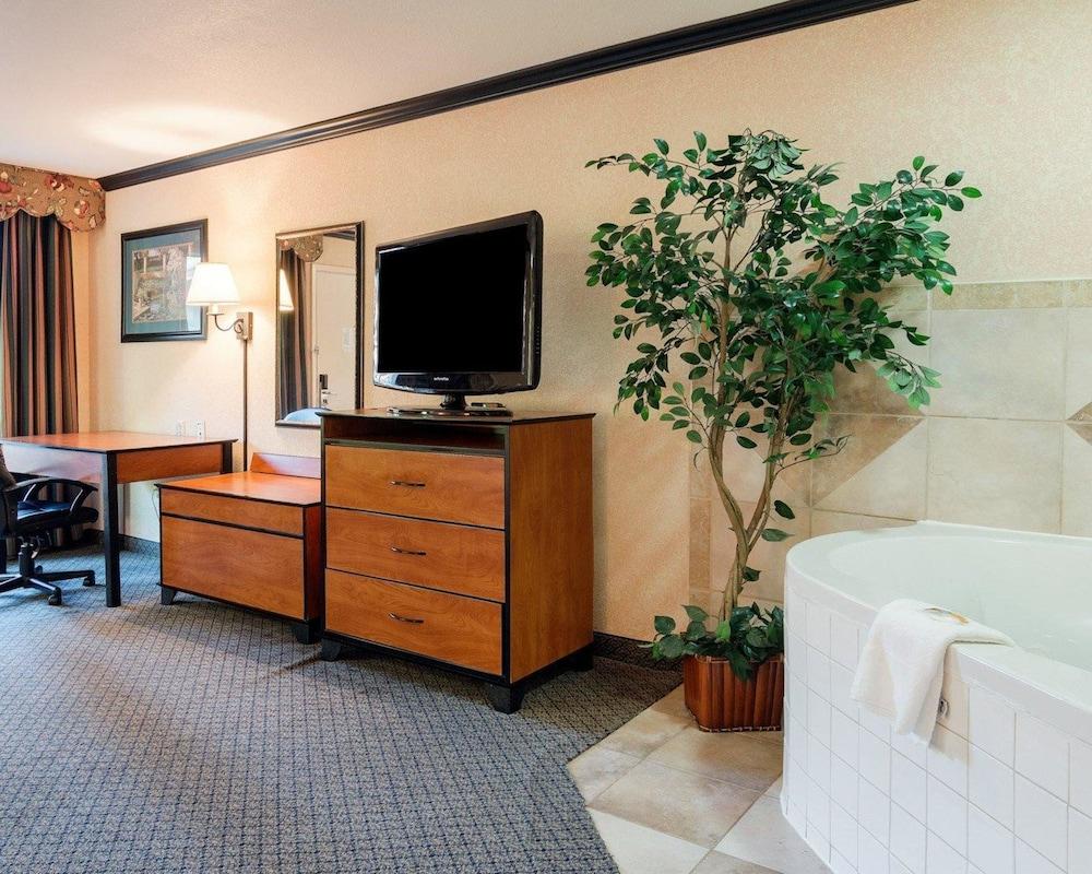 Quality Inn & Suites Lufkin Exterior photo