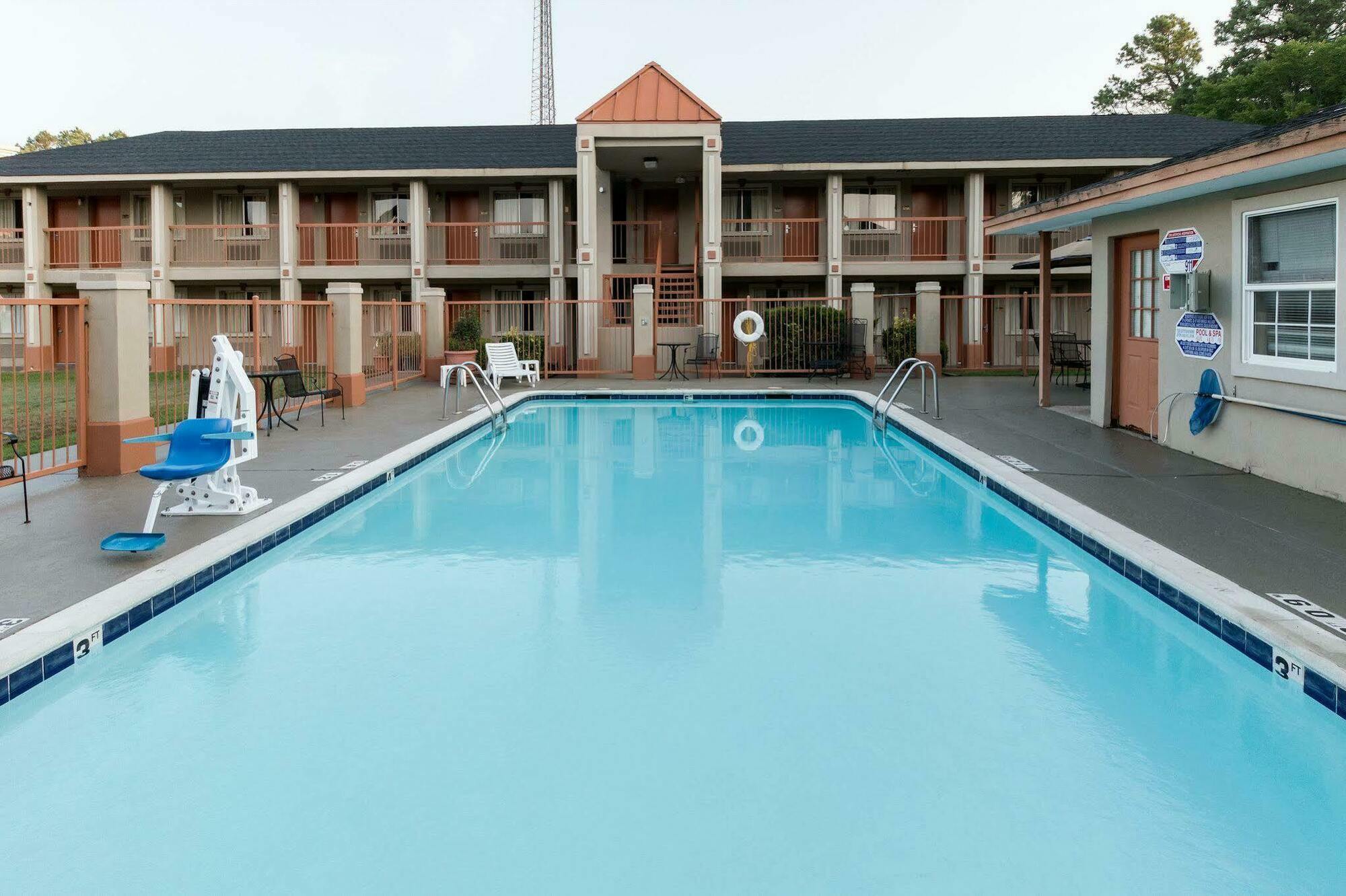 Quality Inn & Suites Lufkin Exterior photo